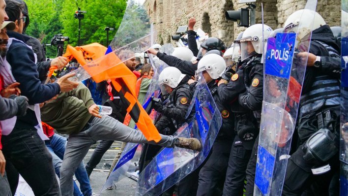 Veliki neredi u Istanbulu: Žestoka tučnjava prosvjednika i policije