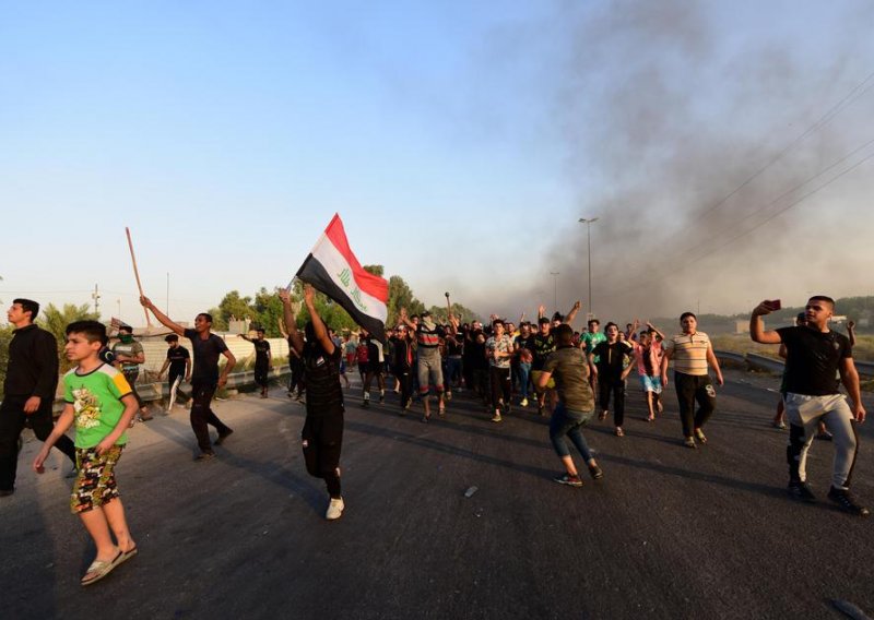 Tisuće prosvjednika u Bagdadu traže 'pad režima'