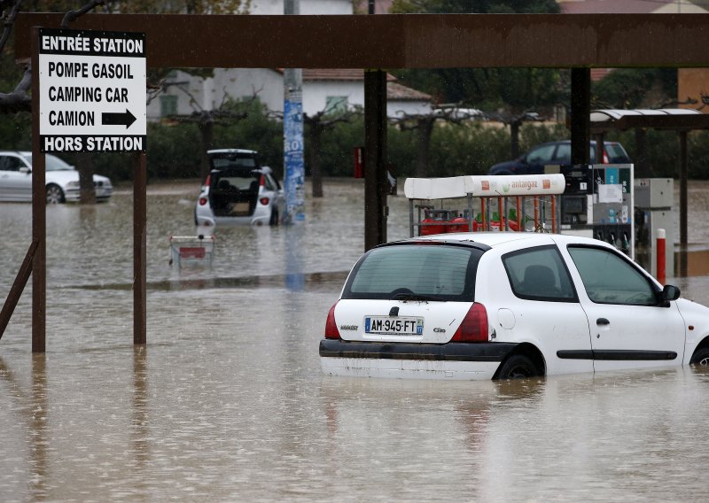 Najmanje četvero mrtvih u poplavama u Francuskoj