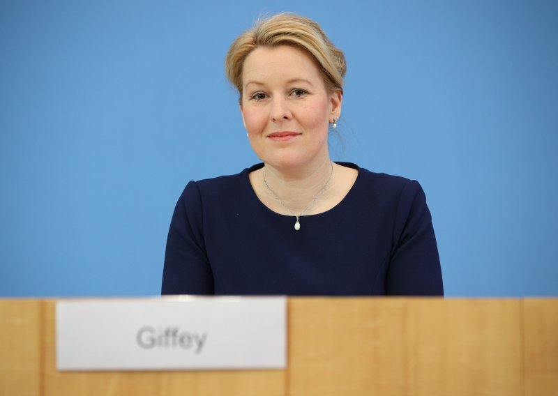 Njemačka ministrica obitelji podnijela ostavku zbog plagiranja doktorata