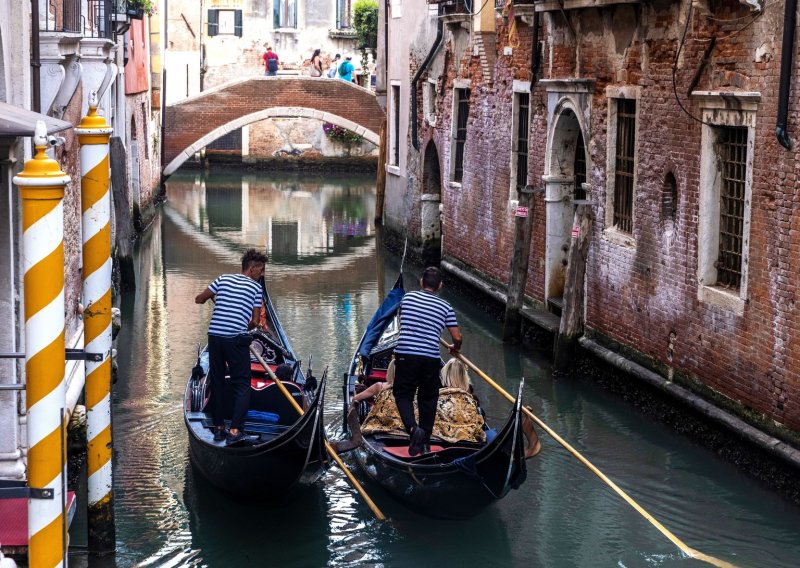 Može li praćenje mobitela turista pomoći u vraćanju starog šarma ili će uništiti i ono malo čarolije koja je ostala u Veneciji?