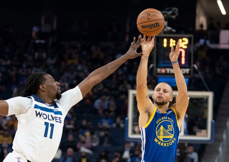 Nezaustavljivi Stephen Curry srušio još jedan rekord NBA lige; Luka Dončić uz 'triple-double' predvodio Dallas do pobjede u teksaškom derbiju