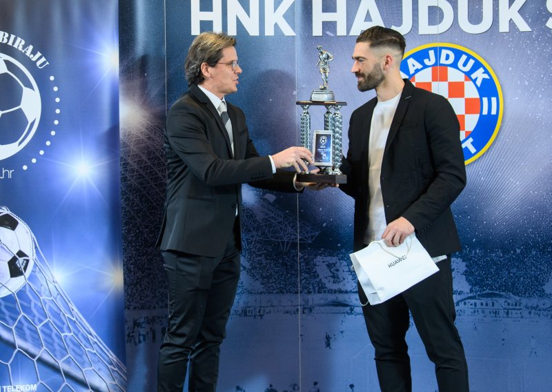 [FOTO/VIDEO] Marko Livaja ispisao povijest HT Prve lige te postao prvi igrač Hajduka s nagradom koja ima posebnu težinu: Sada nam je cilj donijeti trofej u Split!