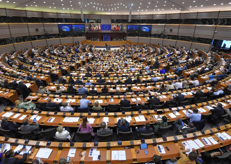 Europski parlament velikom većinom podržao uvođenje eura u Hrvatskoj - Sinčić i Ilčić bili protiv, Kolakušić suzdržan