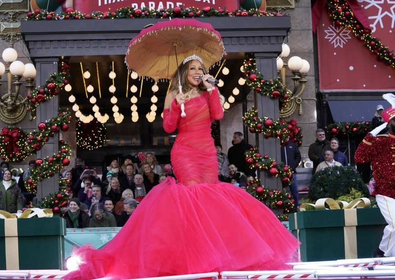 'Najljepše doba godine' službeno je počelo: Kraljica Božića ukrala show u nikad raskošnijem izdanju