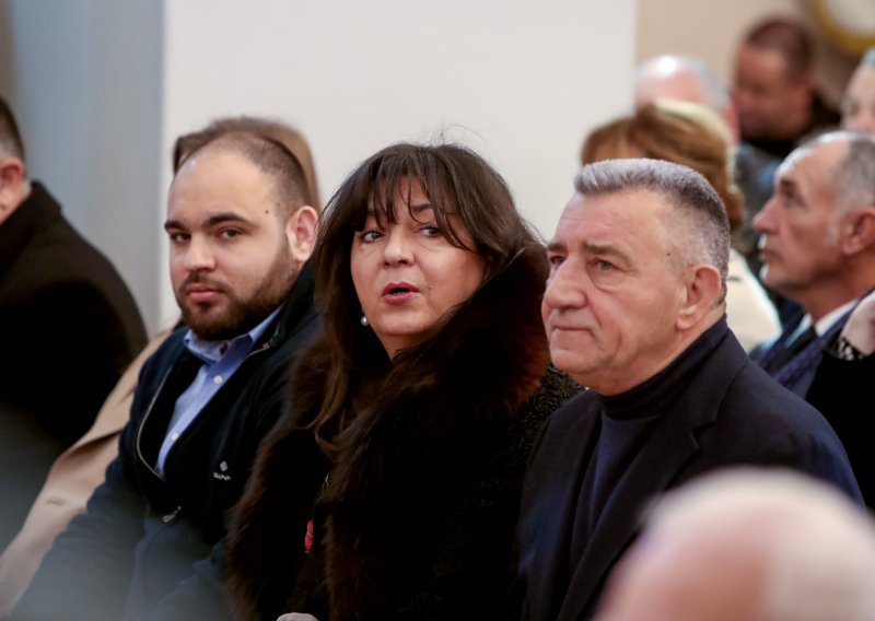 Nikad ih ne vidimo u javnosti: Ante Gotovina sa suprugom Dunjom, ljubavi začetom u vihoru Domovinskog rata i sinom