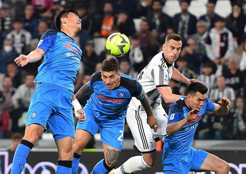 Napoli 'sredio' Juventus i već u sljedećem kolu može potvrditi osvajanje naslova prvaka