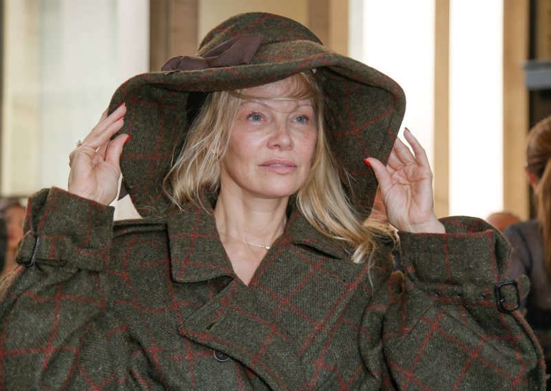 Pamela Anderson o pojavljivanju bez šminke: 'Nisam mislila da će itko primijetiti'