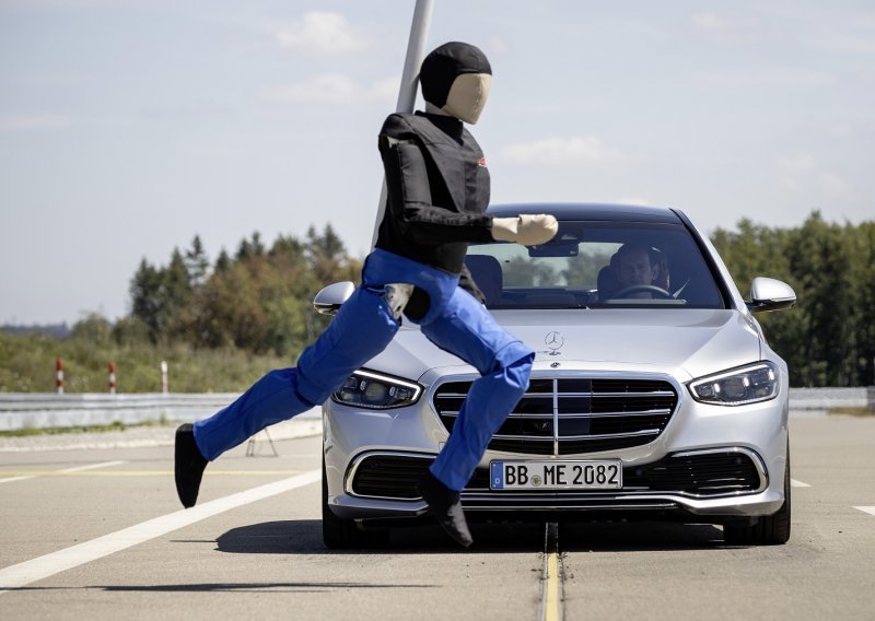 Mercedes-Benz vozila od 2012. godine sa sustavom kočenja u nuždi za pješake