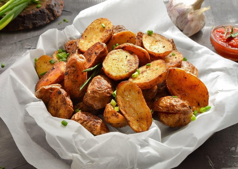 Ovo je tajna savršeno hrskavih krumpira, a vjerujte, tražit će se porcija više