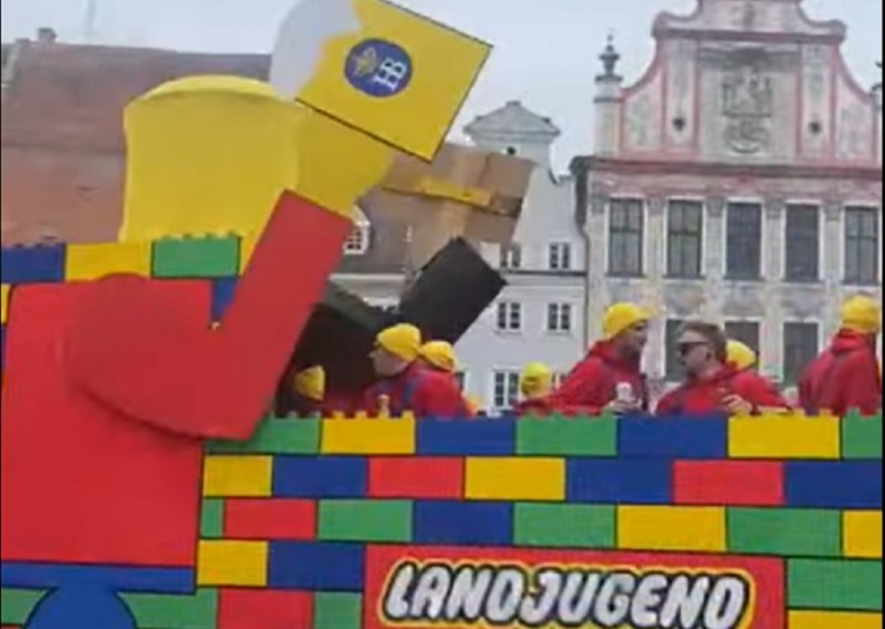 U karnevalskoj povorci zapjevali 'Stranci van', Njemačka poludjela; prijeti im pet godina zatvora