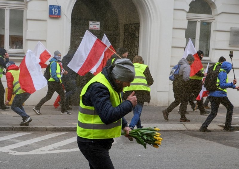 Poljoprivrednici se na prosvjedu u Varšavi sukobili s policijom