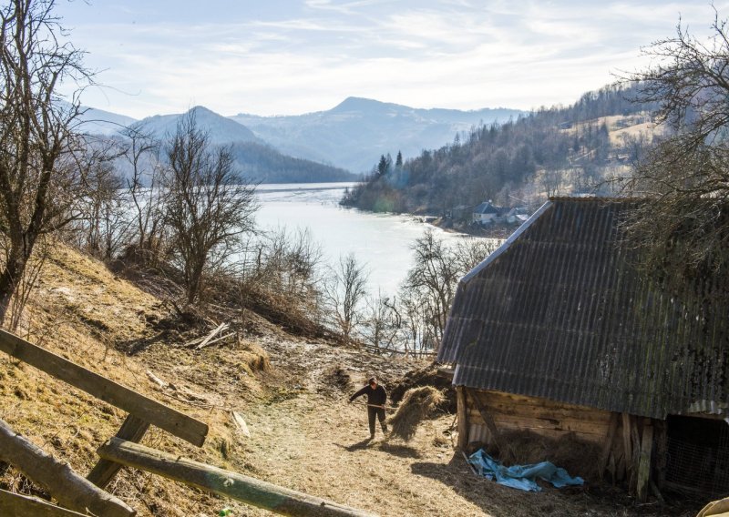 Pobjeda Rumunjske: Za rudnik zlata sravnili bi im četiri brda, napravili toksično jezero, iselili ljude