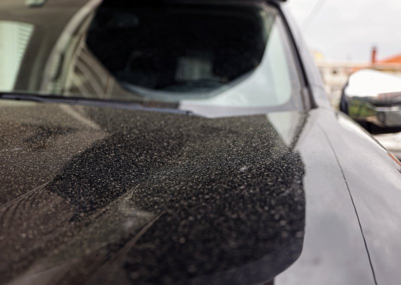 Pogledajte tragove koje saharski pijesak ostavlja na autima u Kaštelima