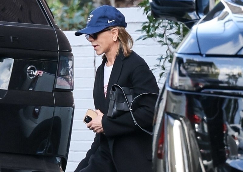 Nosi ih poput street style zvijezda: Ni Jennifer Aniston nije odoljela New Balance tenisicama