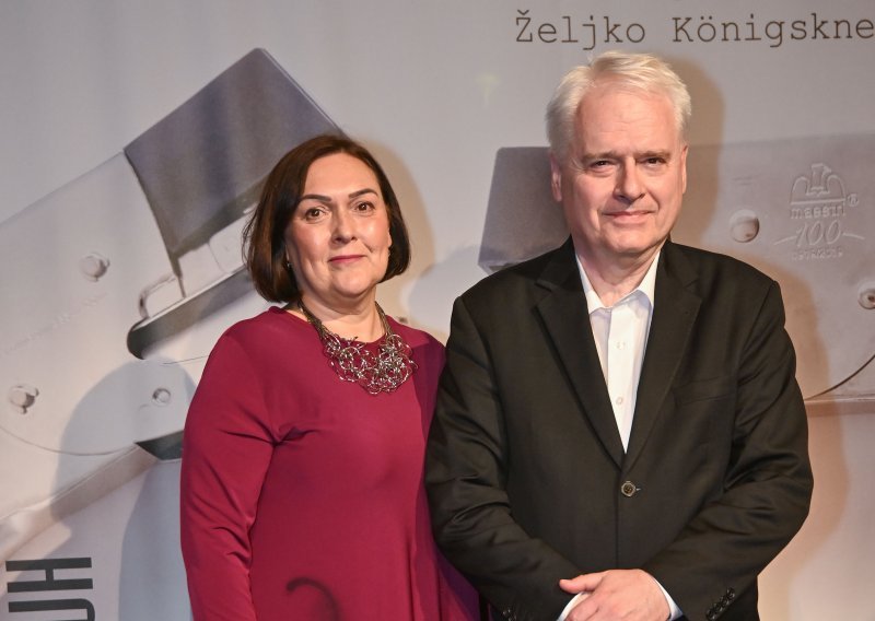 Poznati na premijeri u Kerempuhu: Ivo Josipović snimljen sa suprugom nakon dugo vremena