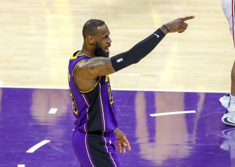 Lakersi izborili doigravanje protiv prvaka, Warriorsi se oprostili od sezone porazom