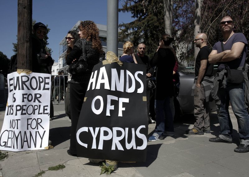 Zbog Cipra se strmoglavile burze i cijena nafte