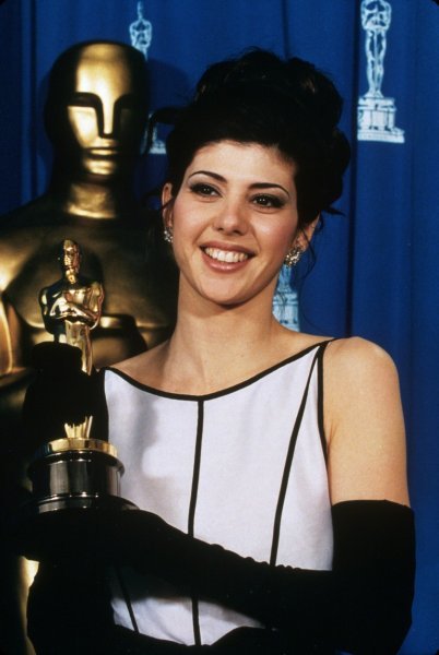 Marisa Tomei s Oscarom za sporednu ulogu u filmu 'Moj rođak Vinny' iz 1993.