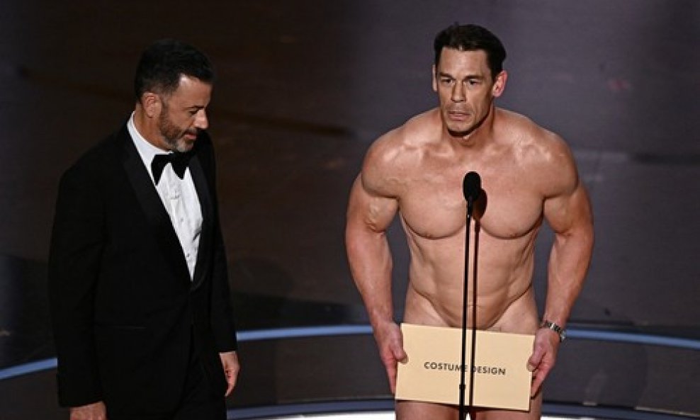 Stojeći uz Jimmyja Kimmela gotovo gol, John Cena proglasio je dobitnika Oscara za najbolji kostim