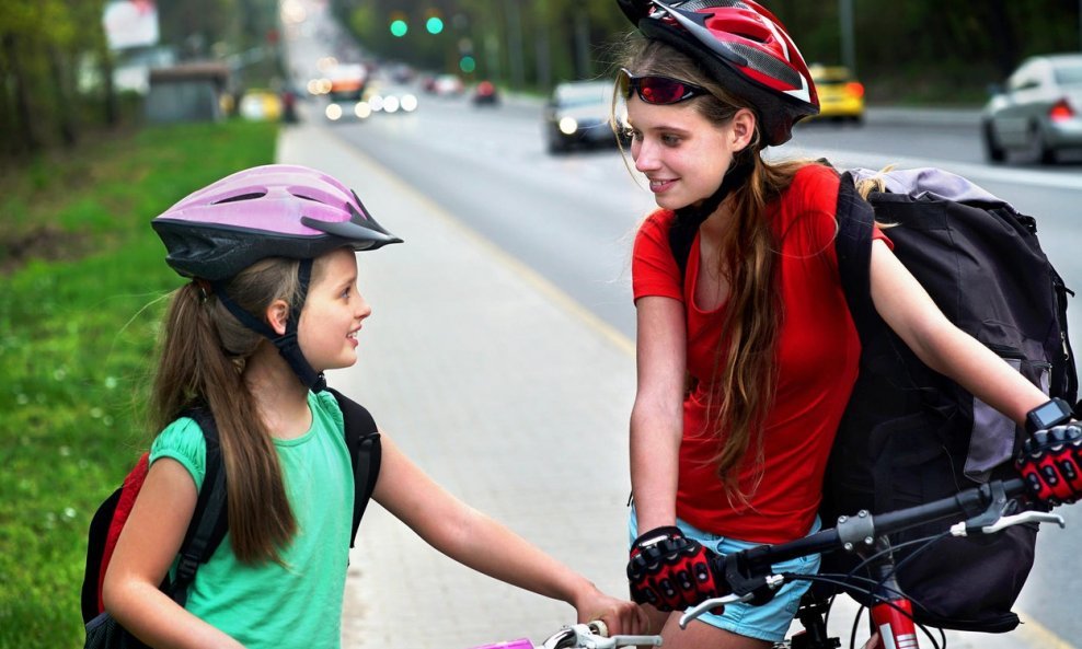 djeca djevojčice bicikli promet