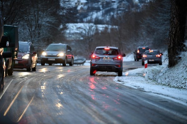 Zimski uvjeti s vrlo opasni za sve sudionike u prometu